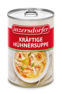 Eine feine Suppe mit Hühnerfleisch, Fadennudeln, Karotten und Lauch.