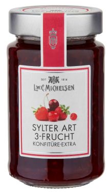 Knackige Kirschen, Erdbeeren, und Himbeeren nach Sylter Originalrezeptur schonend verarbeitet.